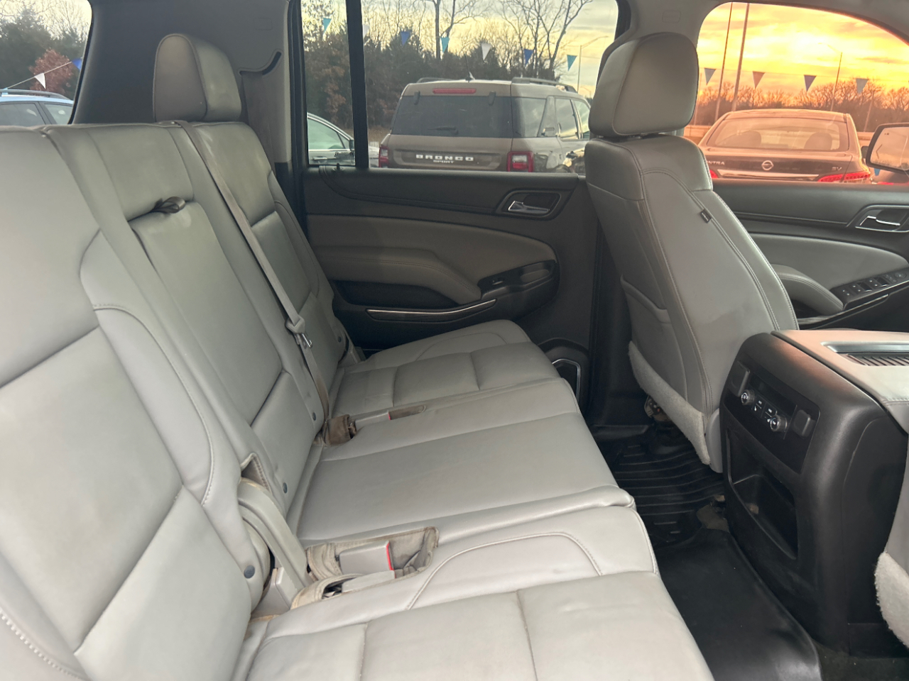 Chevrolet Suburban 4WD 4dr 1500 LT 2016