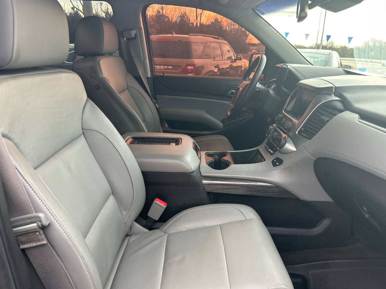 Chevrolet Suburban 4WD 4dr 1500 LT 2016