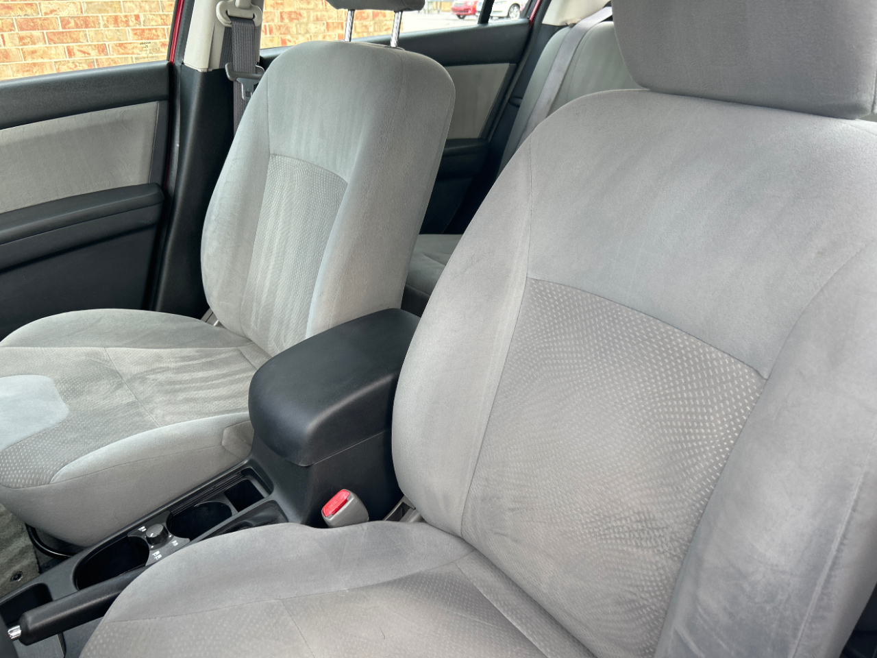 Nissan Sentra 4dr Sdn I4 CVT 2.0 2012