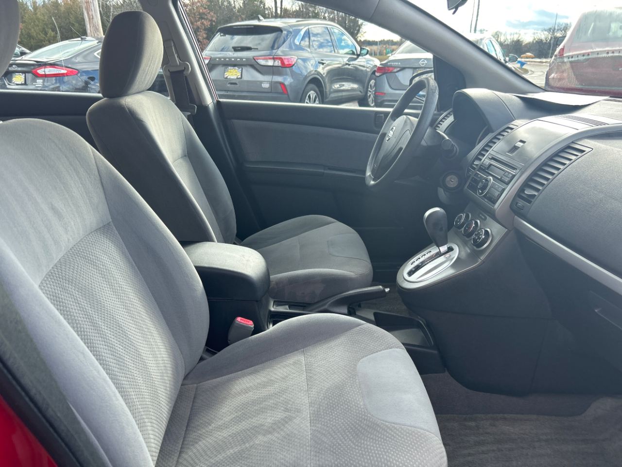 Nissan Sentra 4dr Sdn I4 CVT 2.0 2012