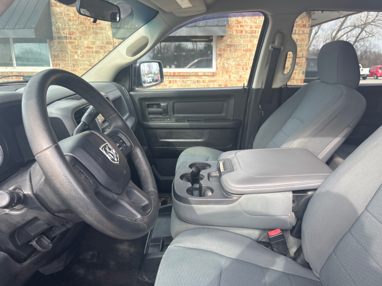 RAM 1500 4WD Crew Cab 140.5" Express 2013