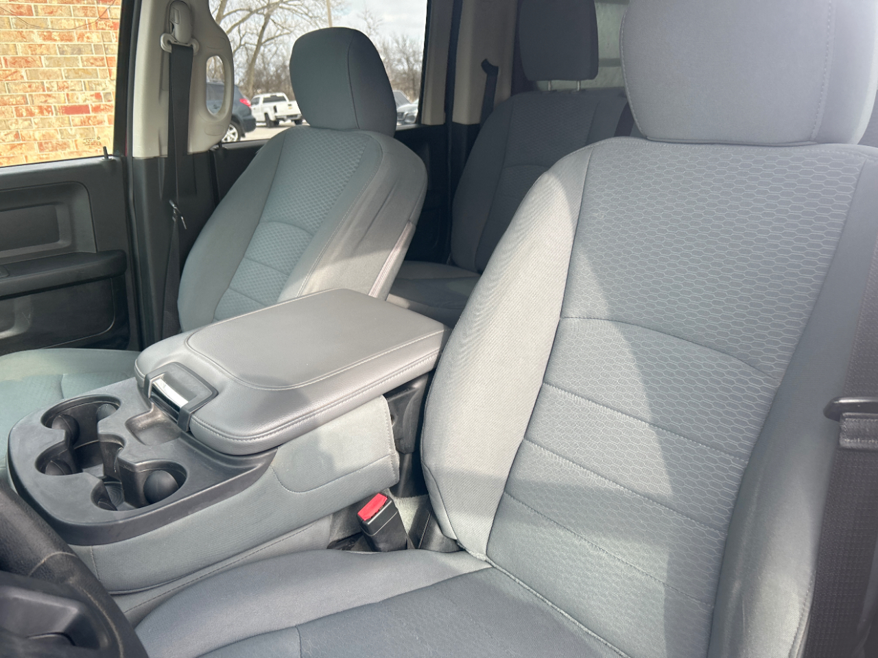 RAM 1500 4WD Crew Cab 140.5" Express 2013