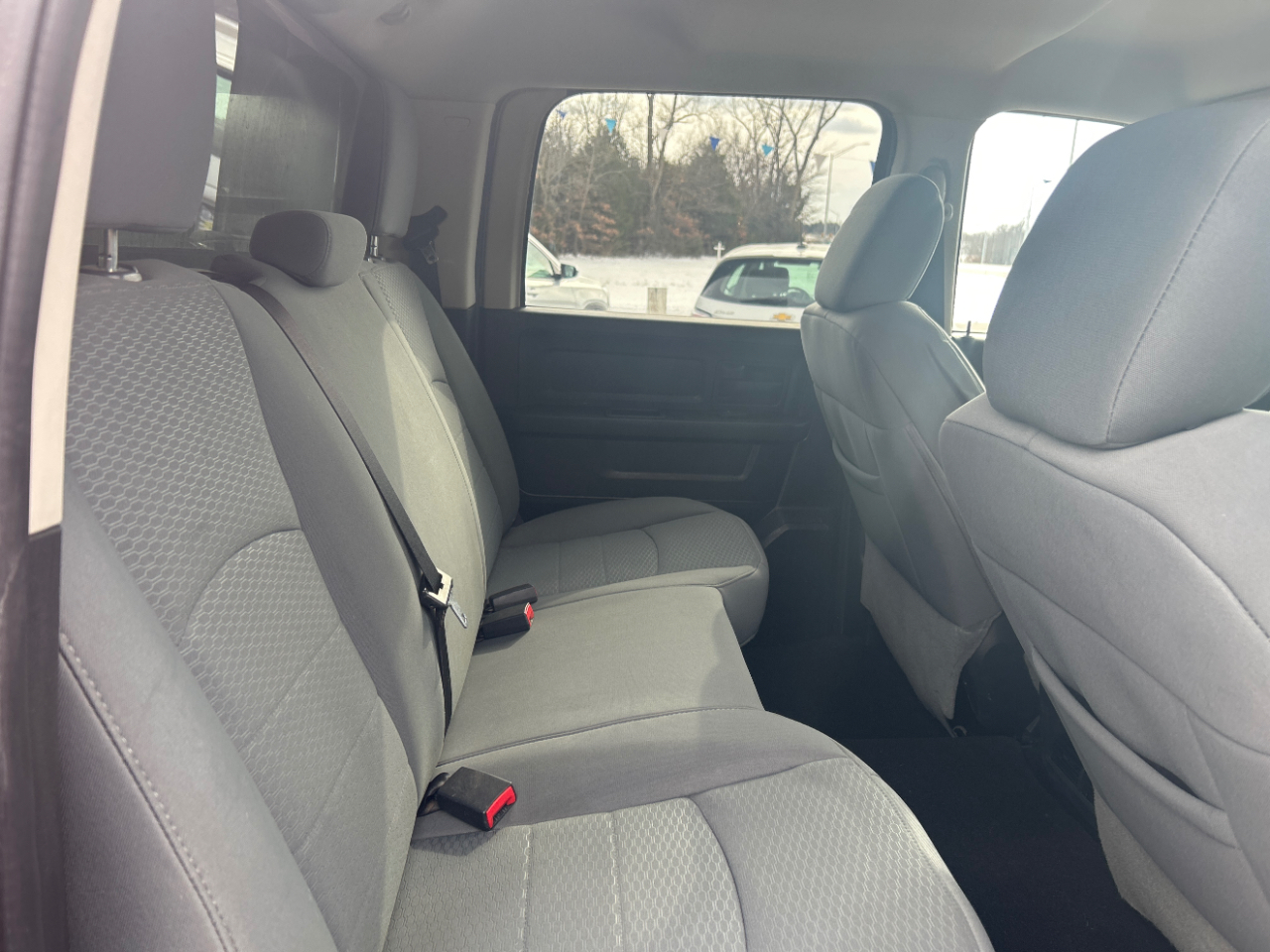 RAM 1500 4WD Crew Cab 140.5" Express 2013