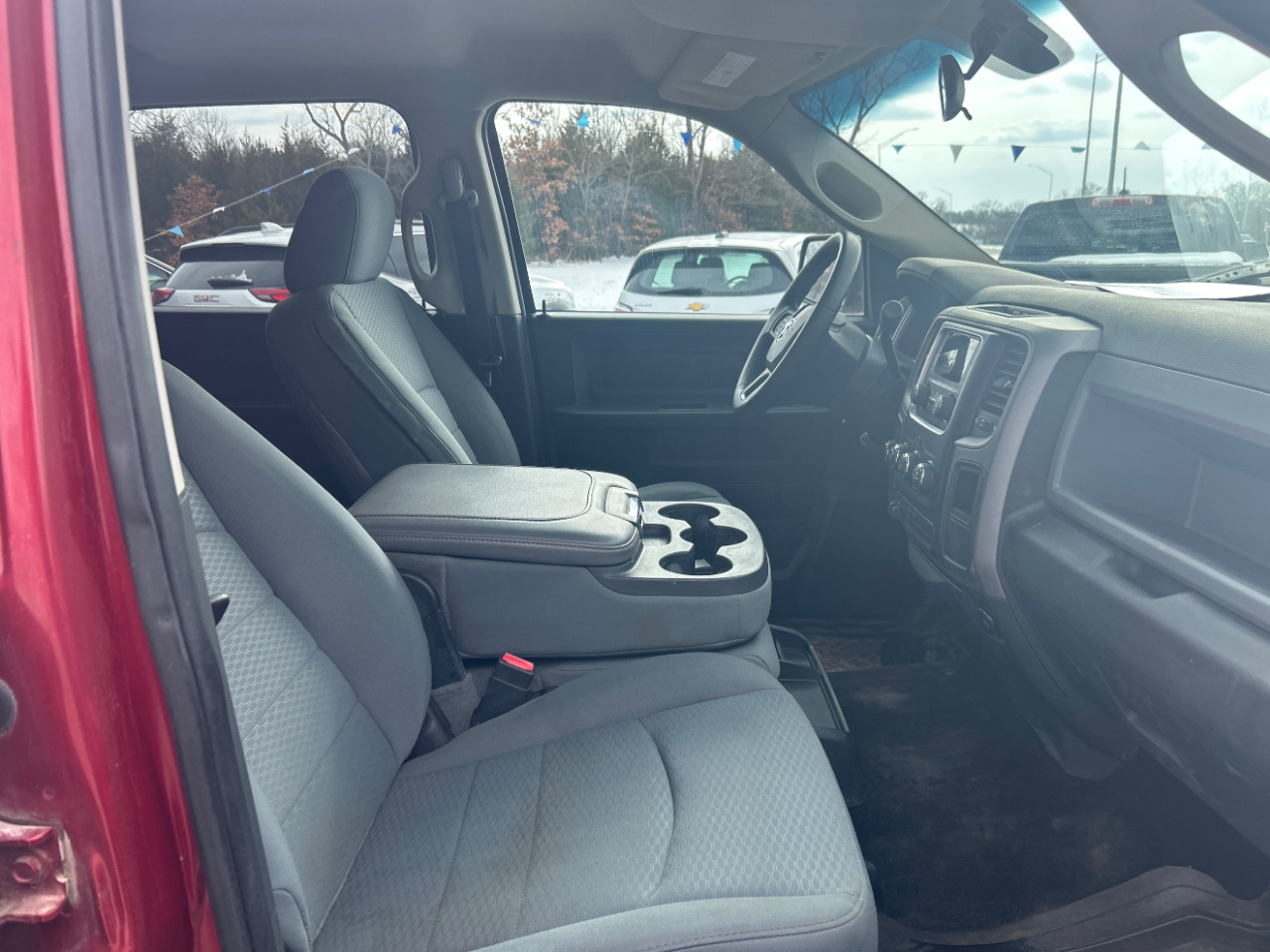 RAM 1500 4WD Crew Cab 140.5" Express 2013