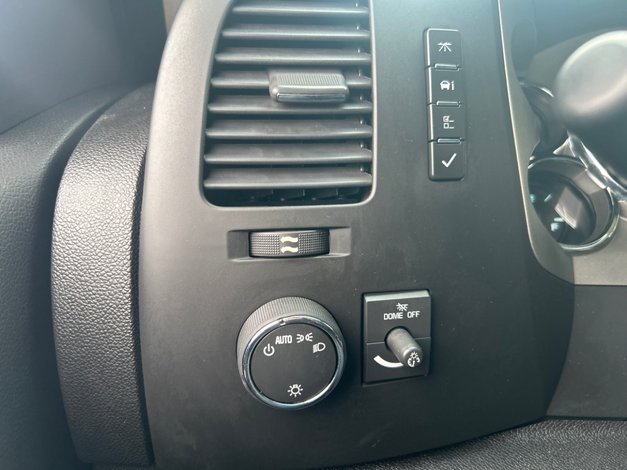 Chevrolet Silverado 1500 4WD Ext Cab 143.5" LT 2013