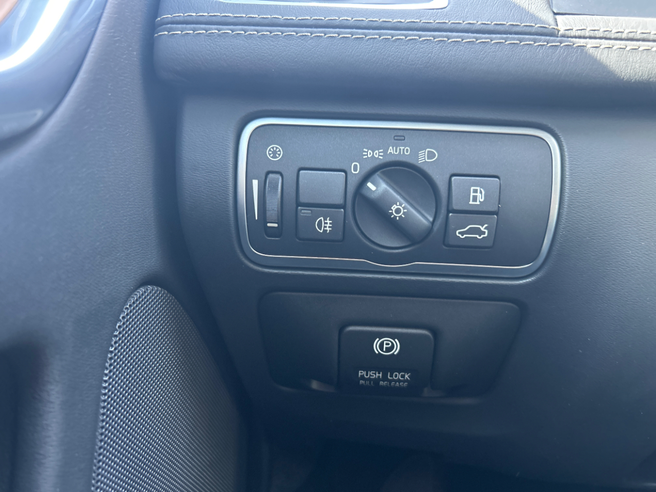 Volvo XC60 2015.5 AWD 4dr T6 2015