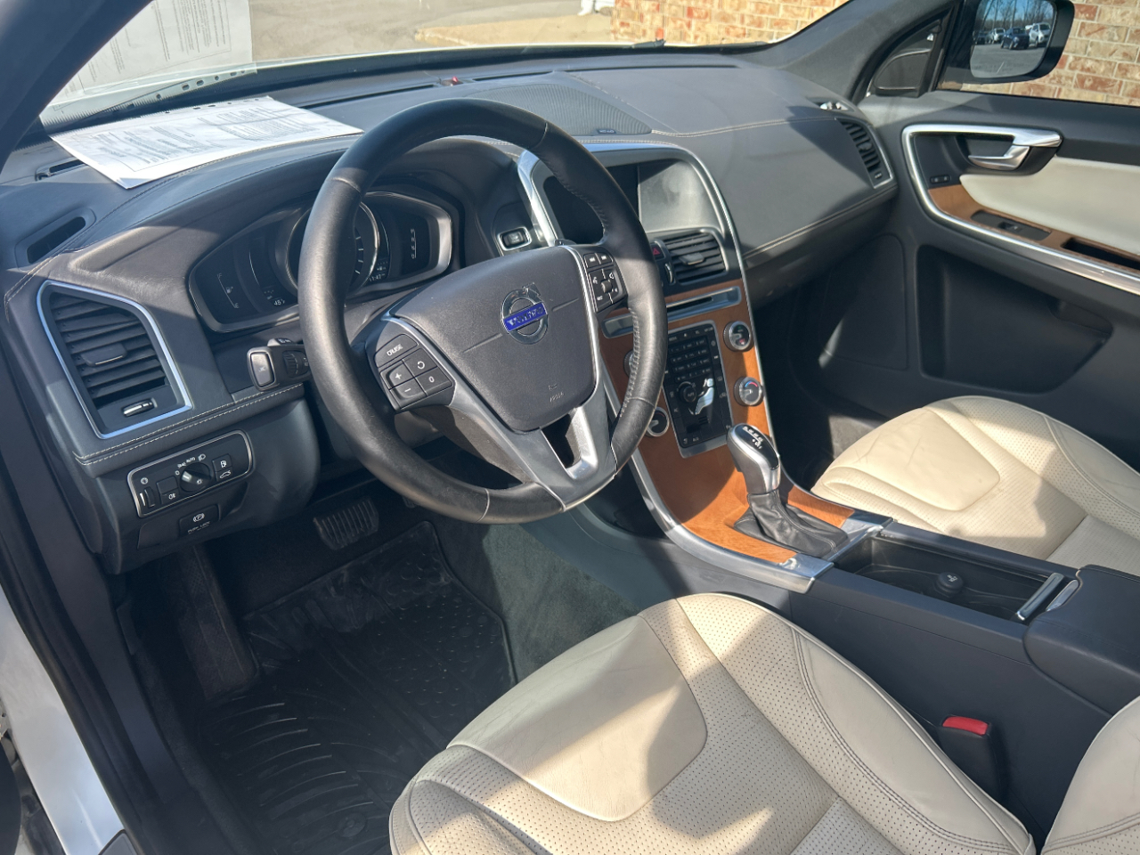 Volvo XC60 2015.5 AWD 4dr T6 2015