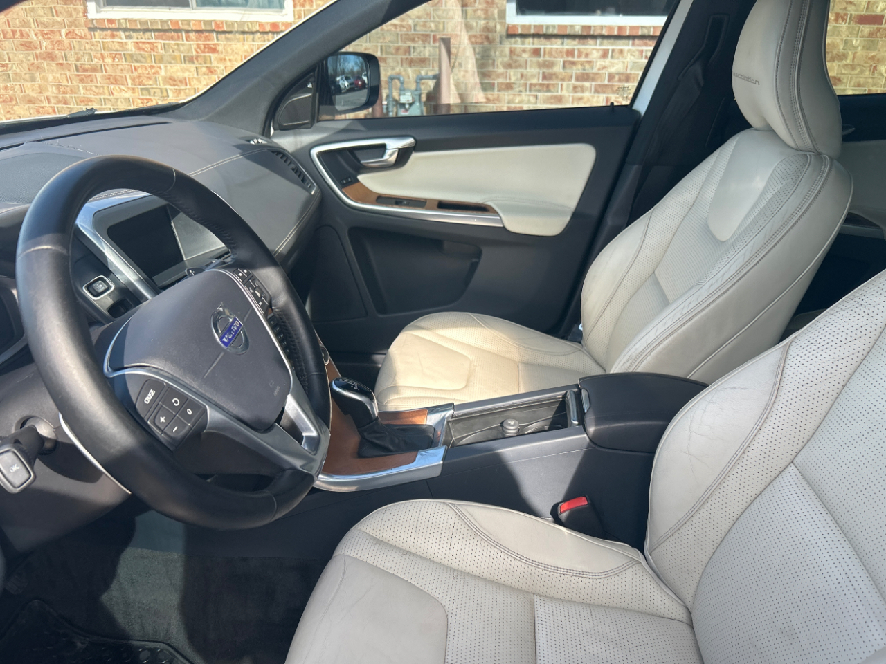 Volvo XC60 2015.5 AWD 4dr T6 2015