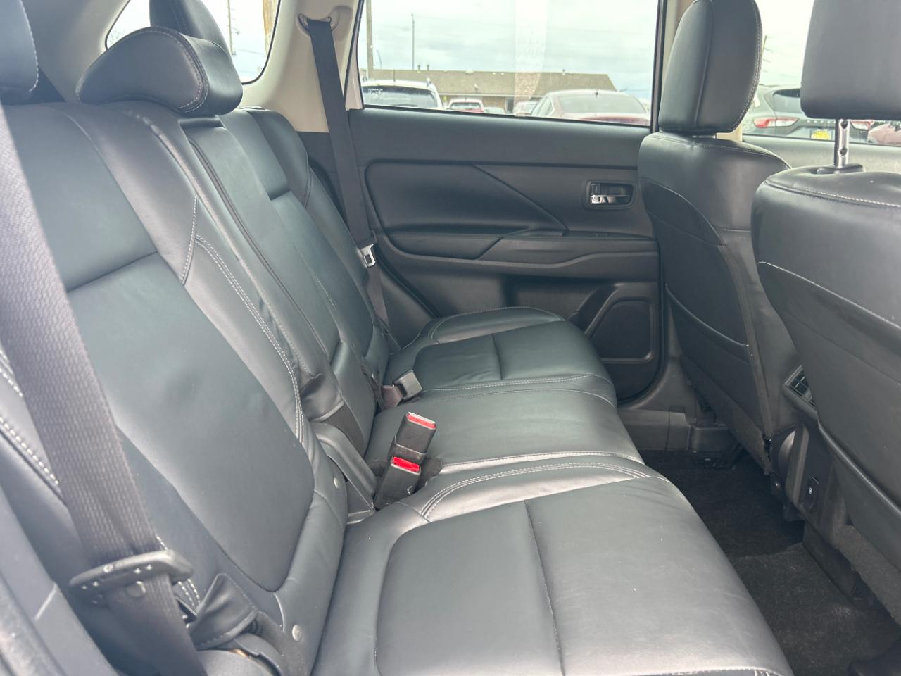 Mitsubishi Outlander SEL FWD 2020