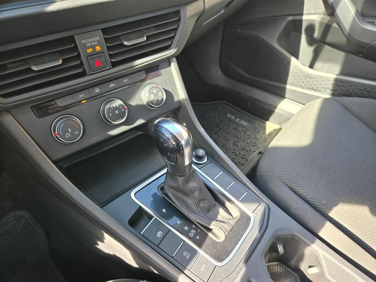 Volkswagen Jetta R-Line Auto w/SULEV 2019