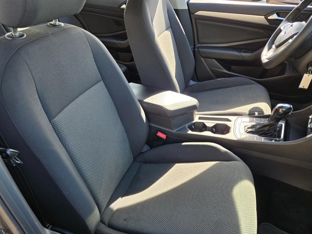 Volkswagen Jetta R-Line Auto w/SULEV 2019