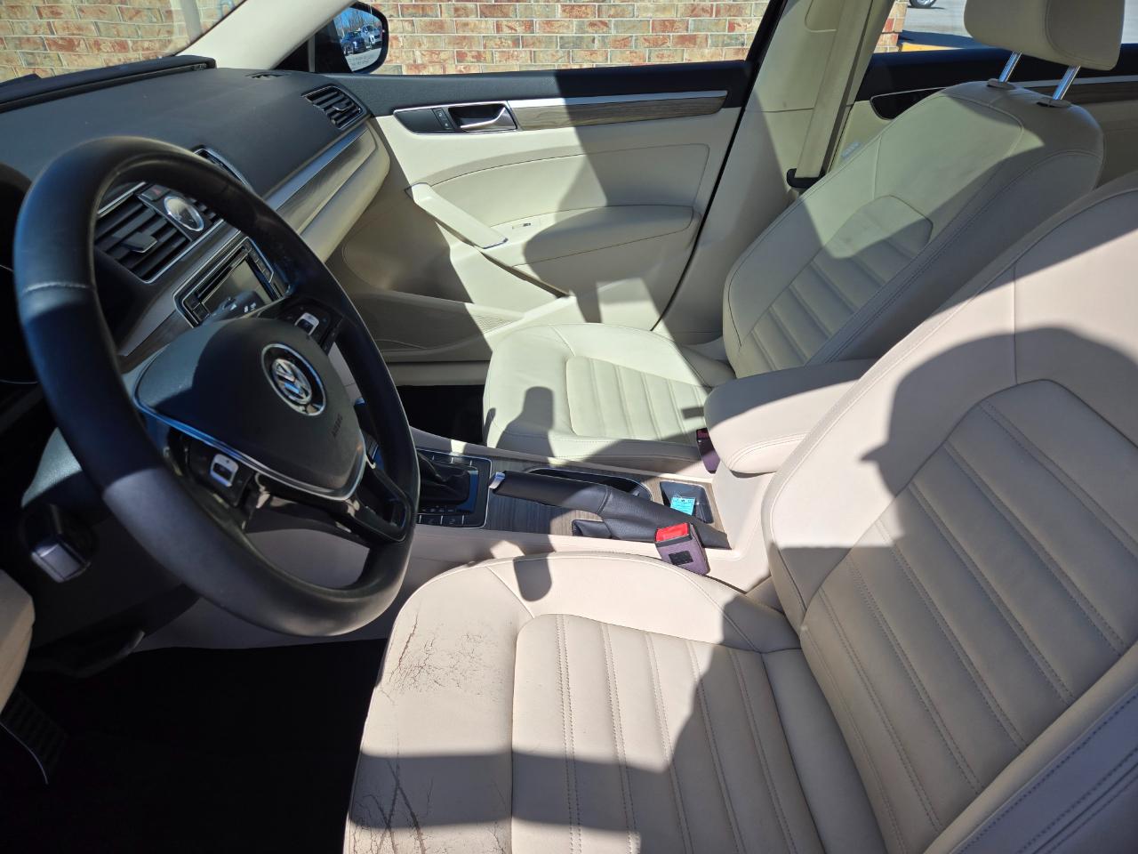 Volkswagen Passat 1.8T SEL Premium Auto 2017