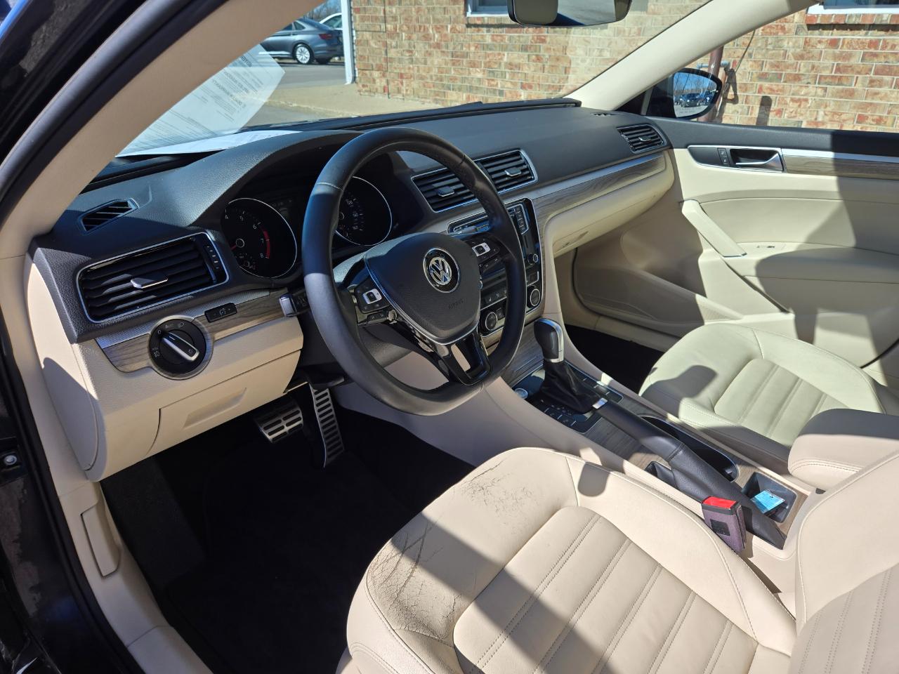 Volkswagen Passat 1.8T SEL Premium Auto 2017