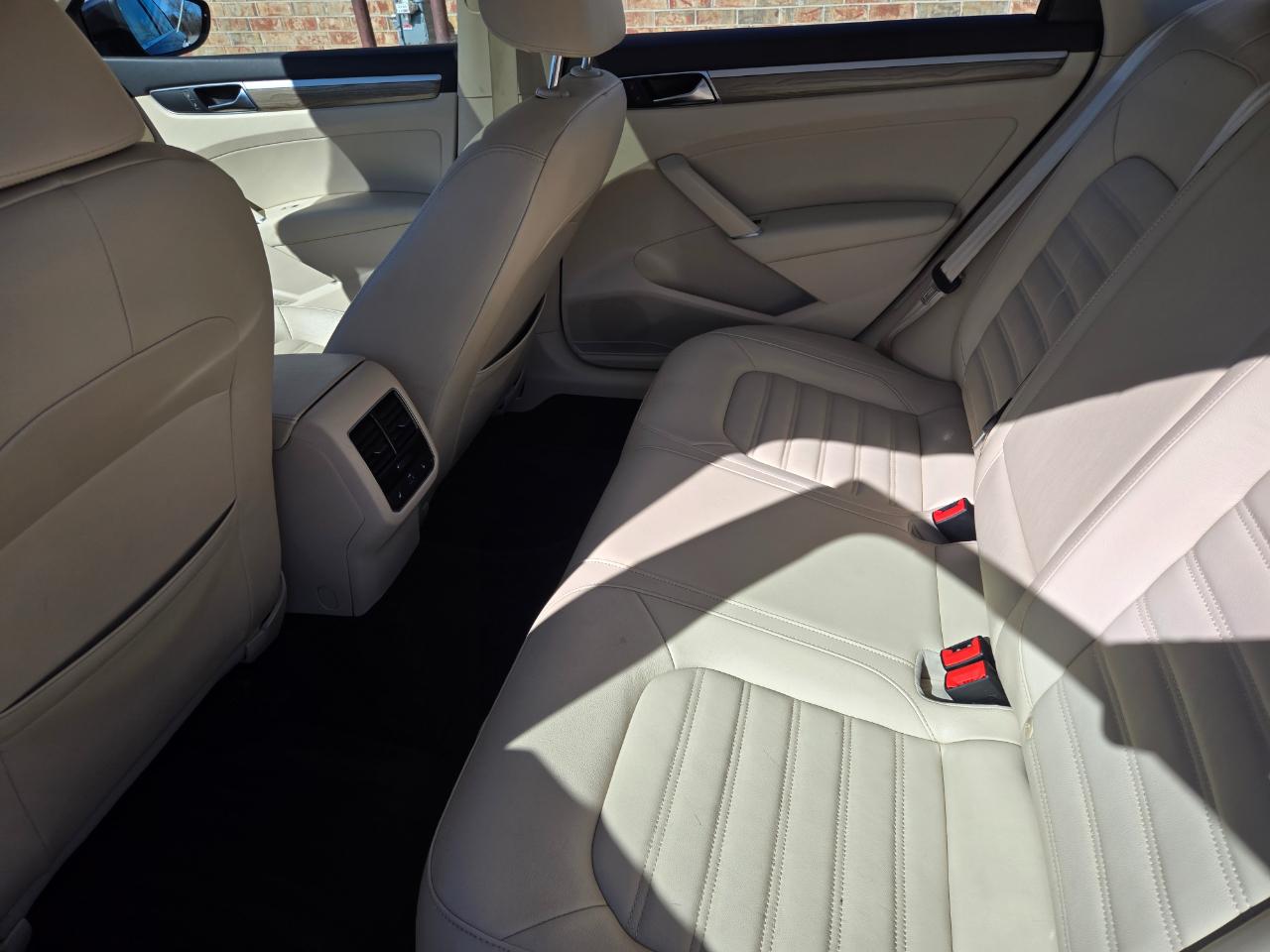 Volkswagen Passat 1.8T SEL Premium Auto 2017