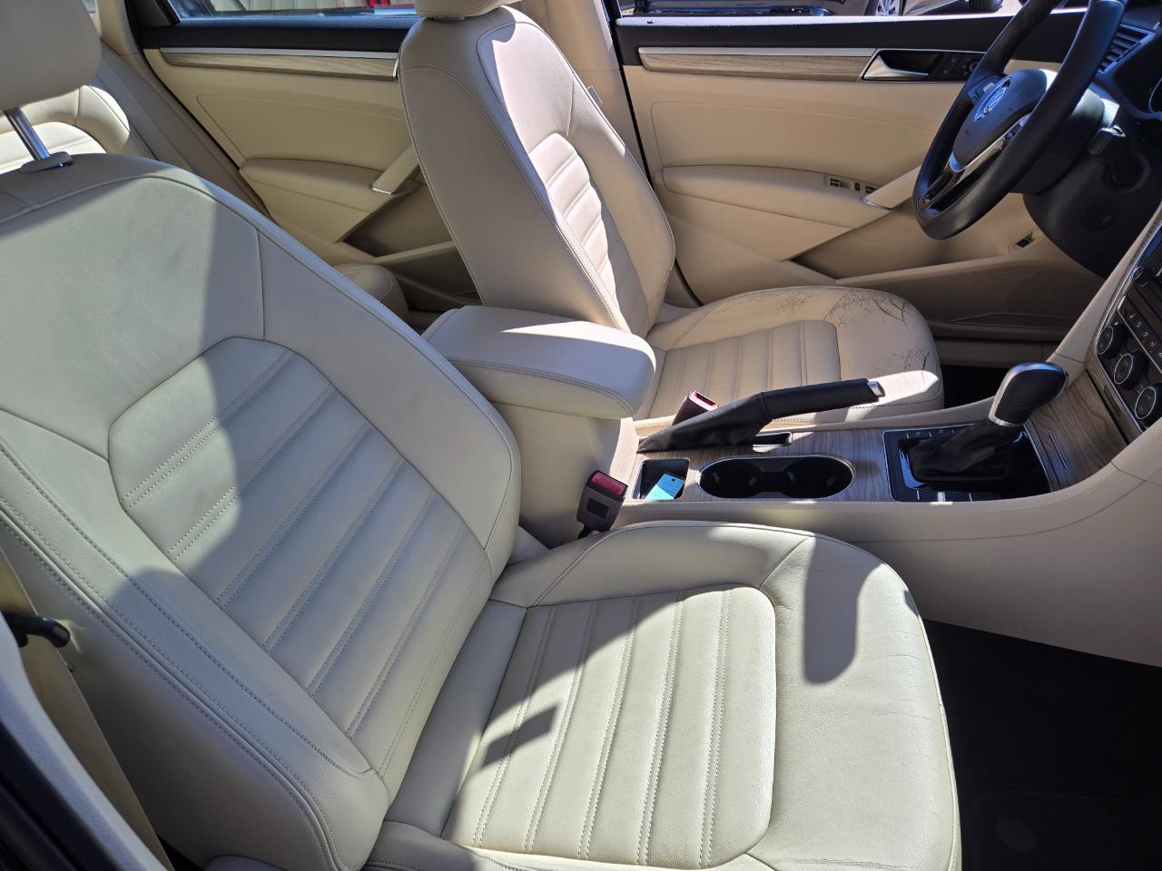 Volkswagen Passat 1.8T SEL Premium Auto 2017