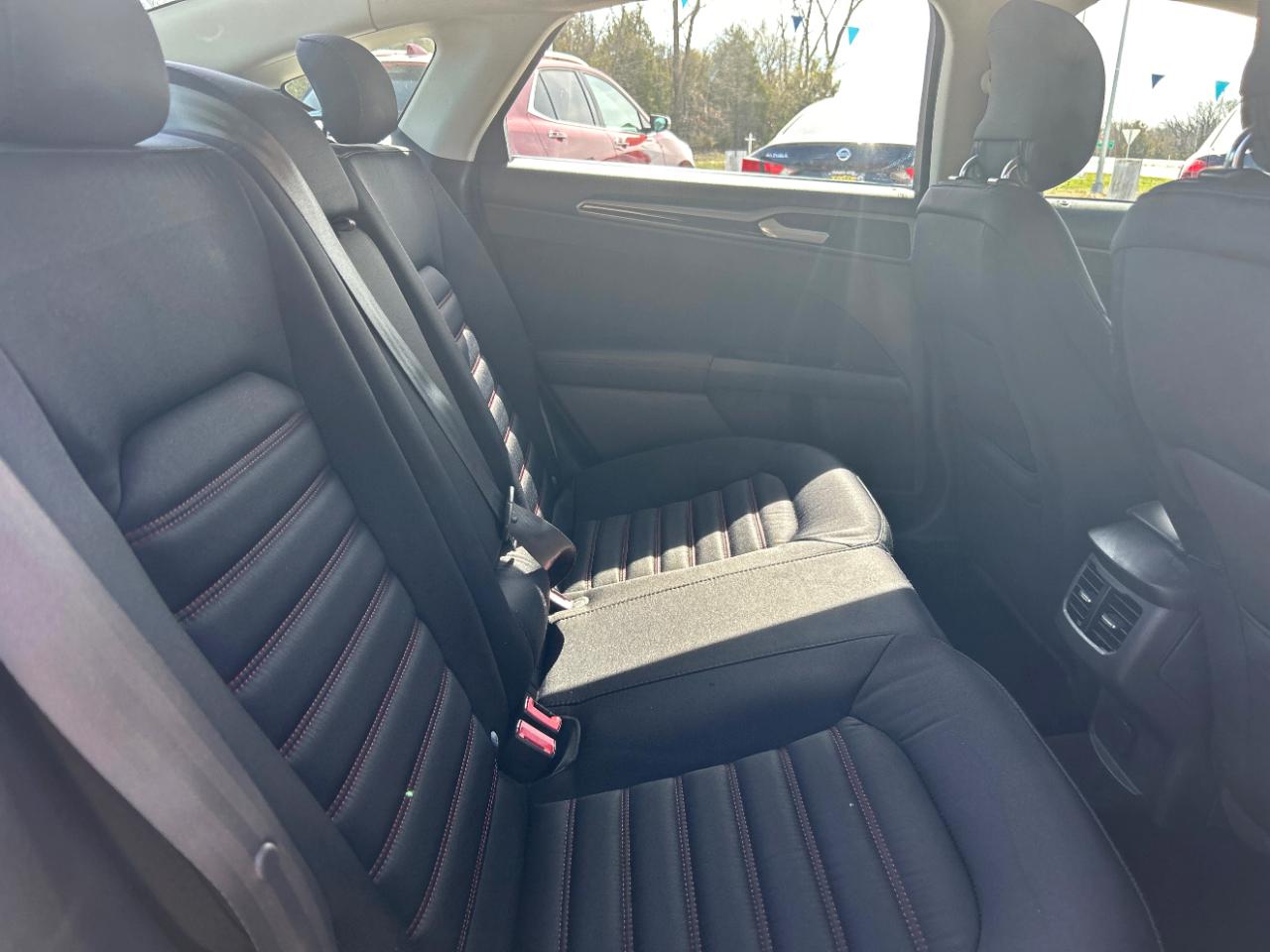 Ford Fusion 4dr Sdn SE FWD 2015