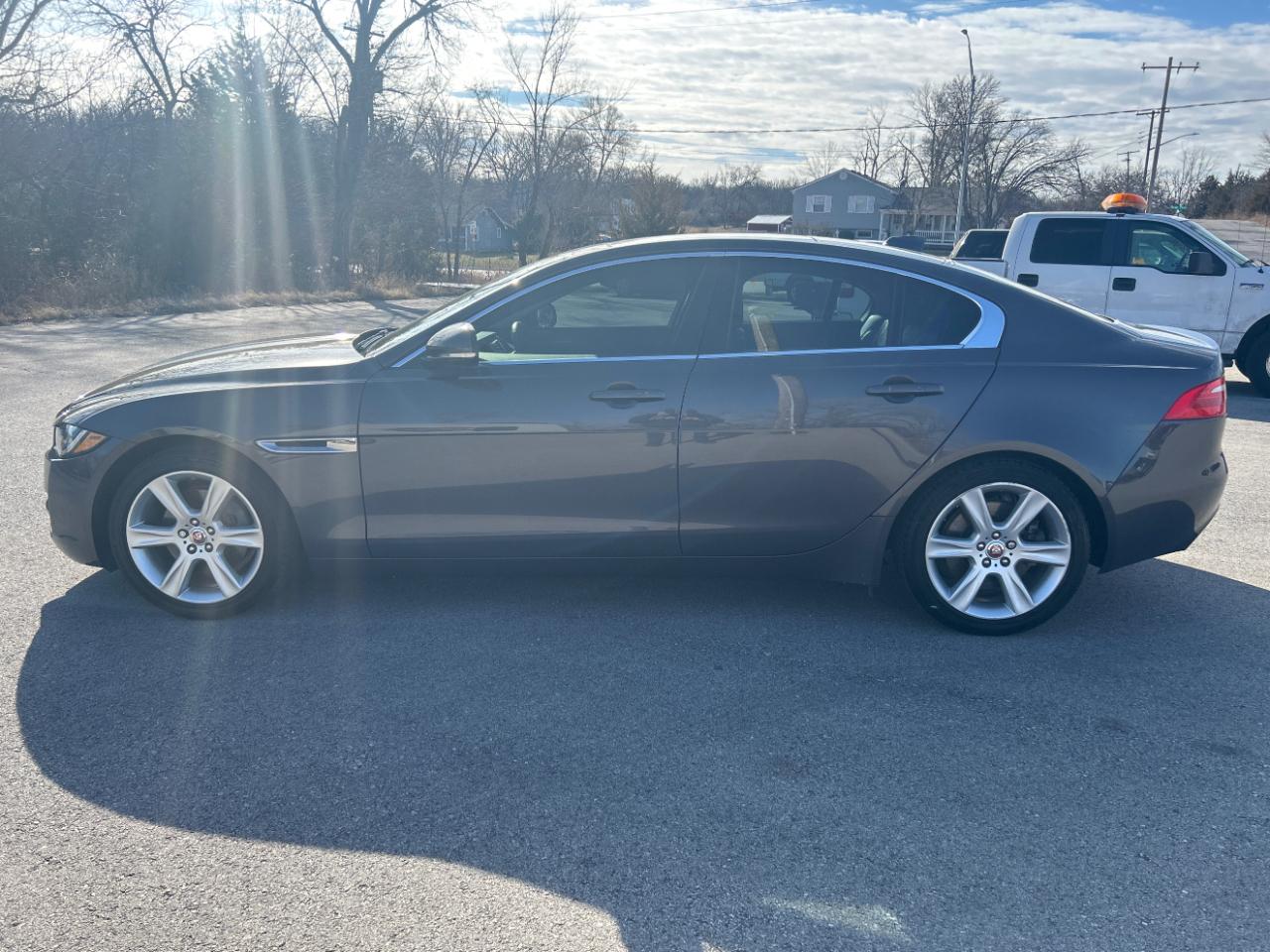 Jaguar XE 25t Prestige RWD 2017