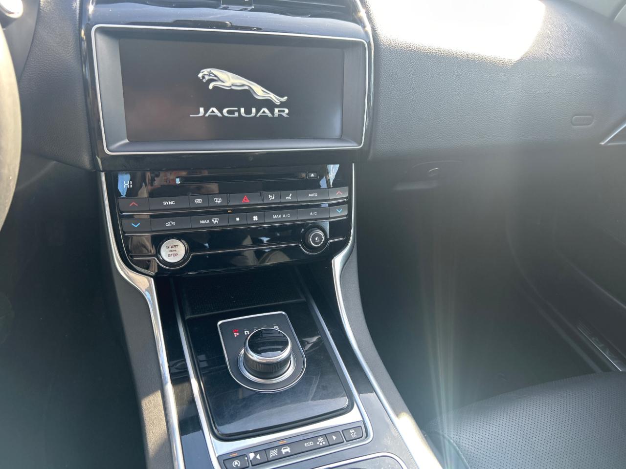 Jaguar XE 25t Prestige RWD 2017