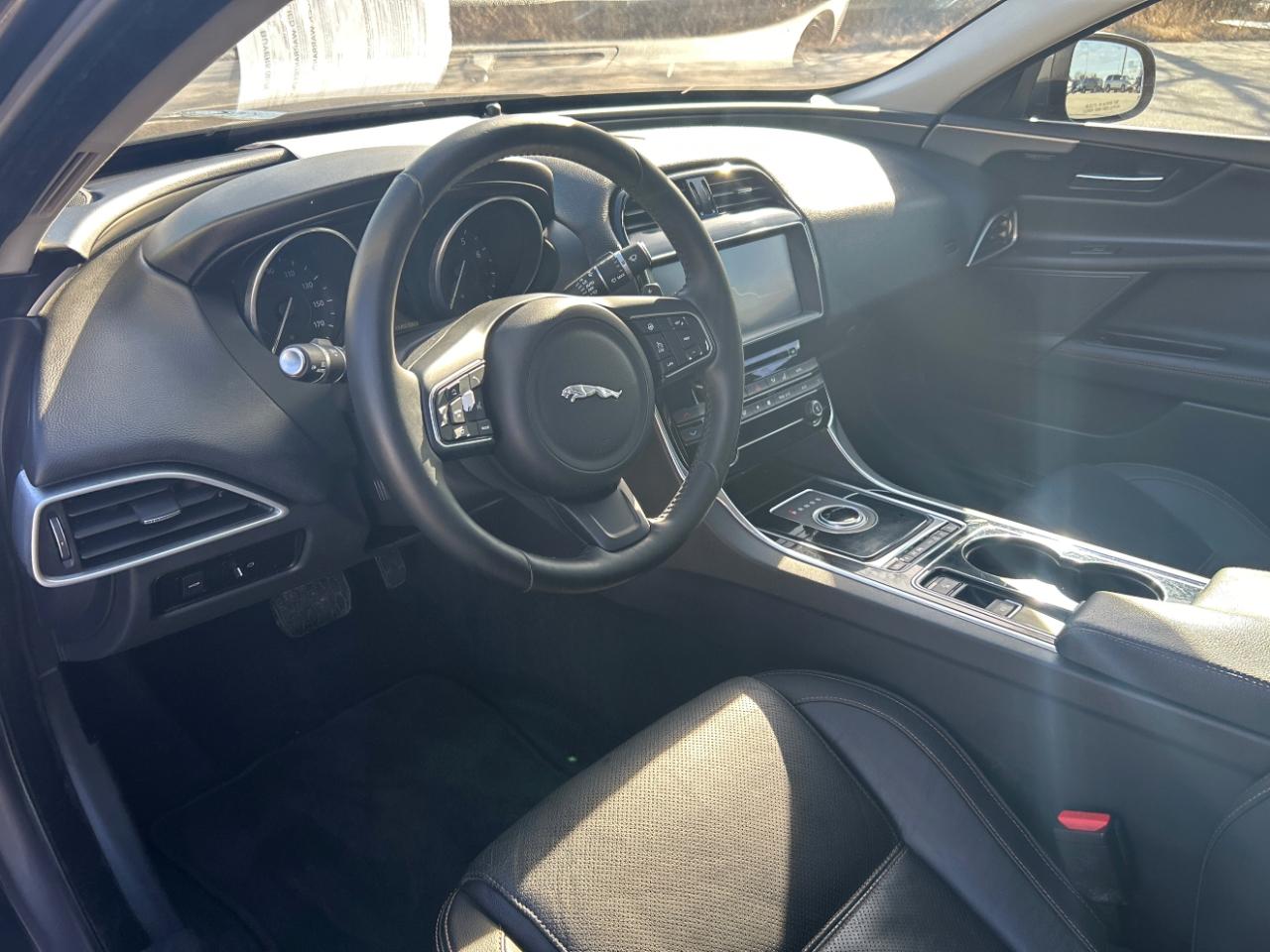 Jaguar XE 25t Prestige RWD 2017