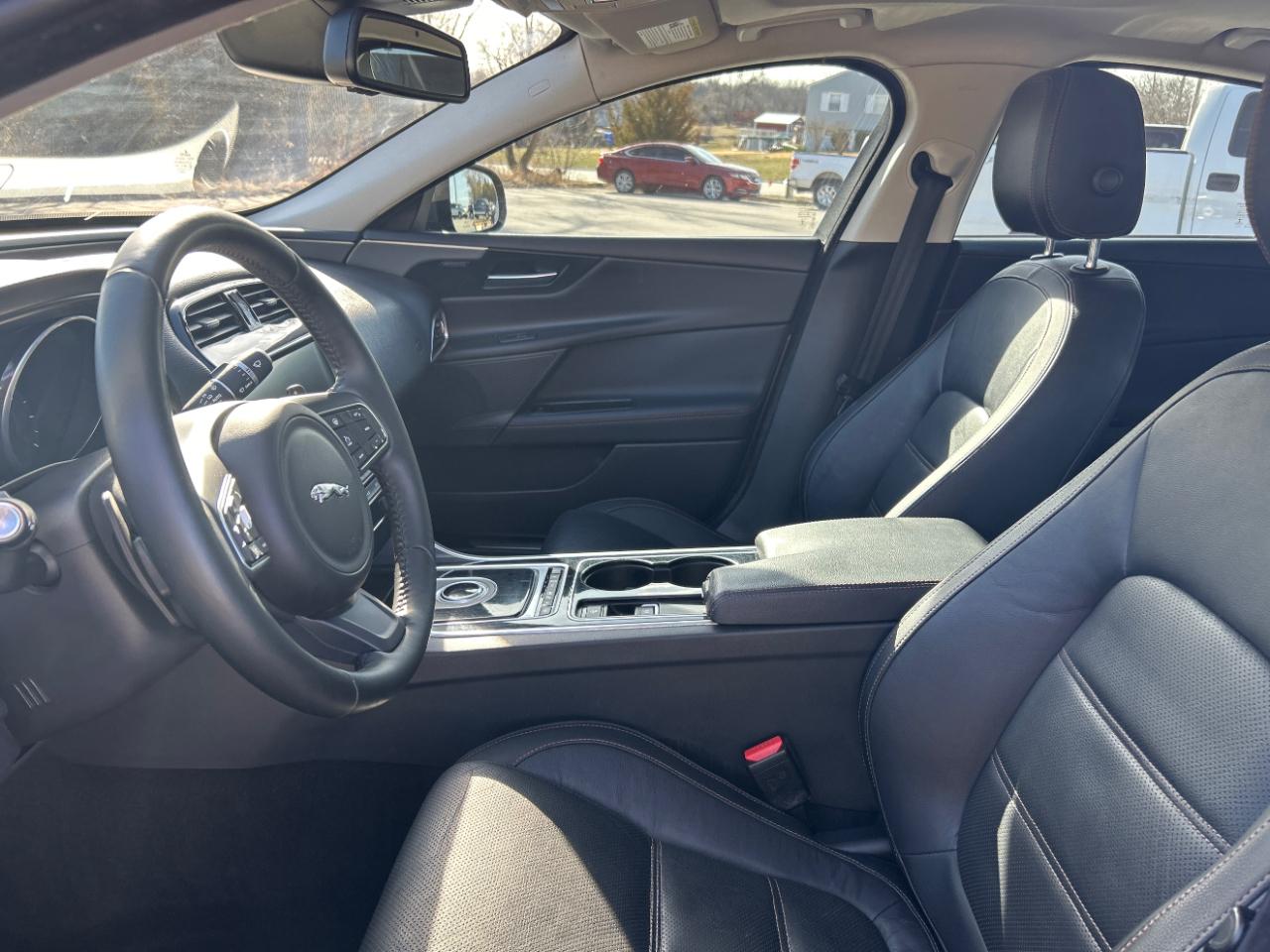 Jaguar XE 25t Prestige RWD 2017