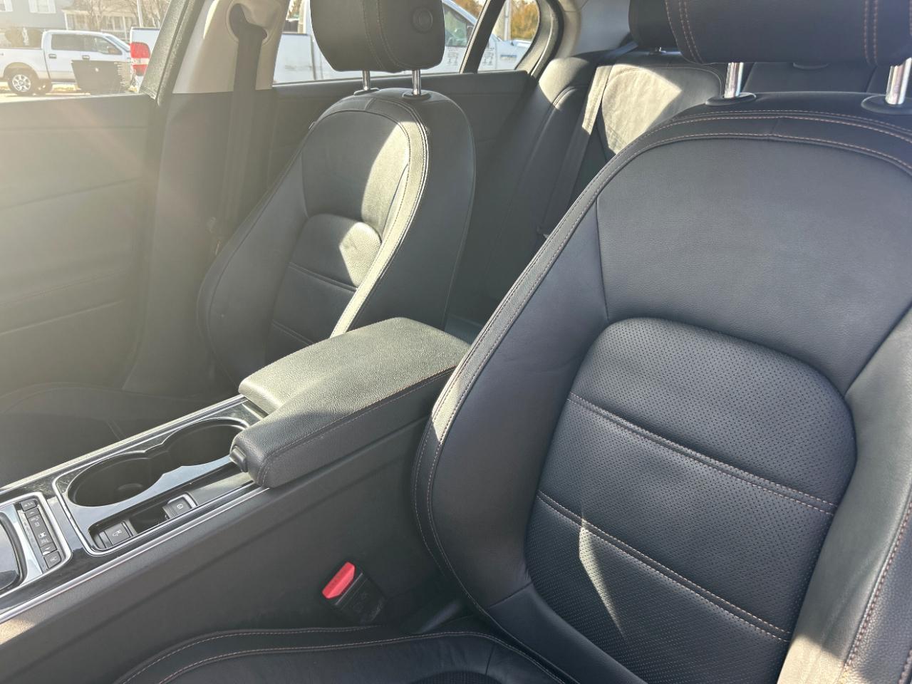 Jaguar XE 25t Prestige RWD 2017