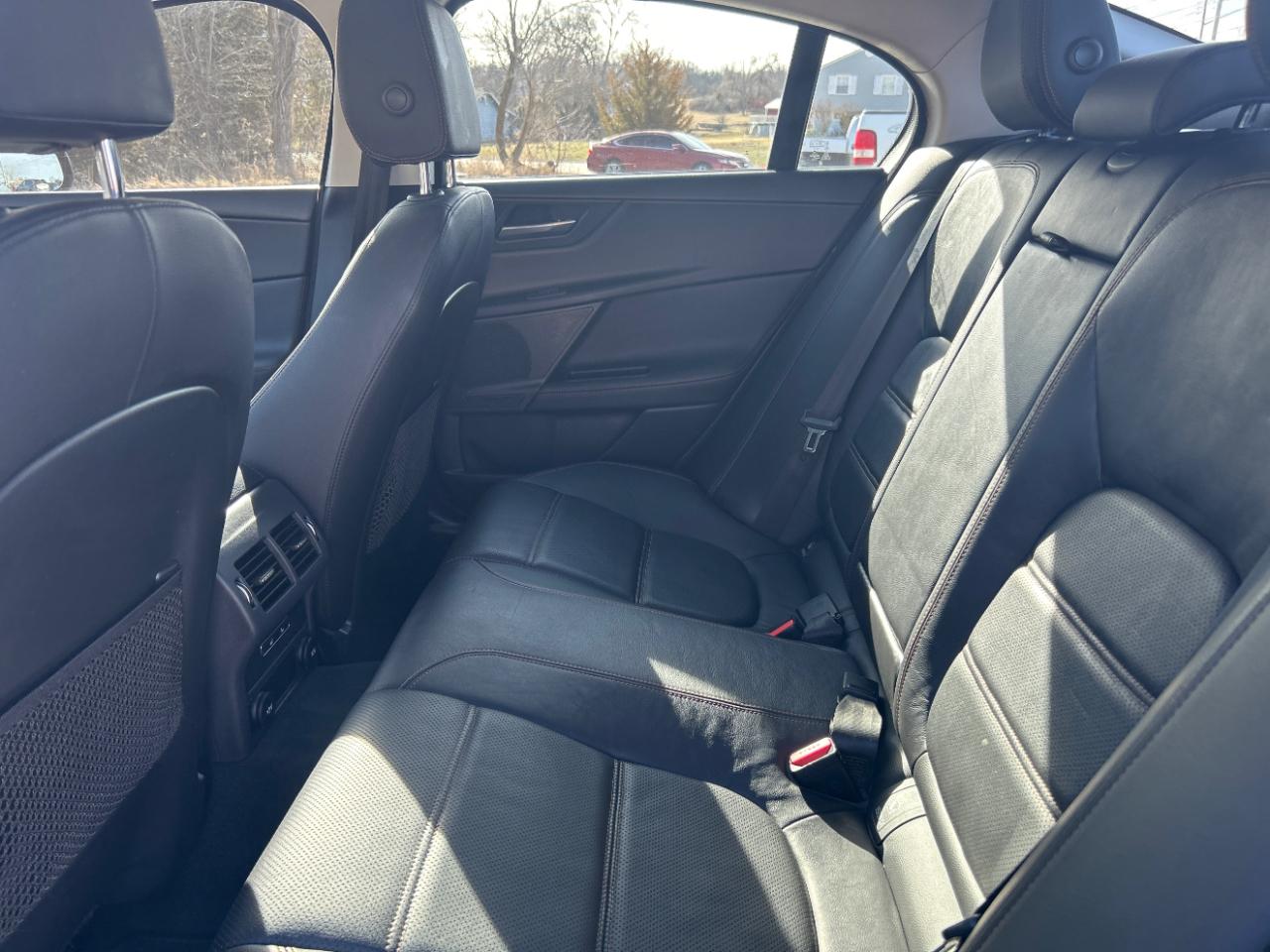 Jaguar XE 25t Prestige RWD 2017