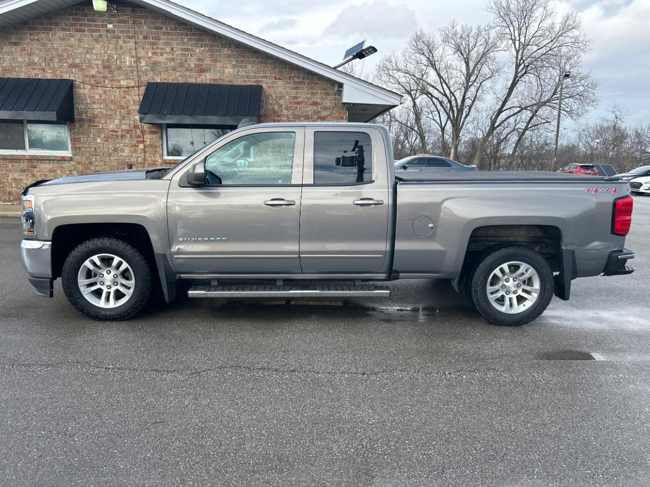 Chevrolet Silverado 1500 4WD Double Cab 143.5" LT w/1LT 2017
