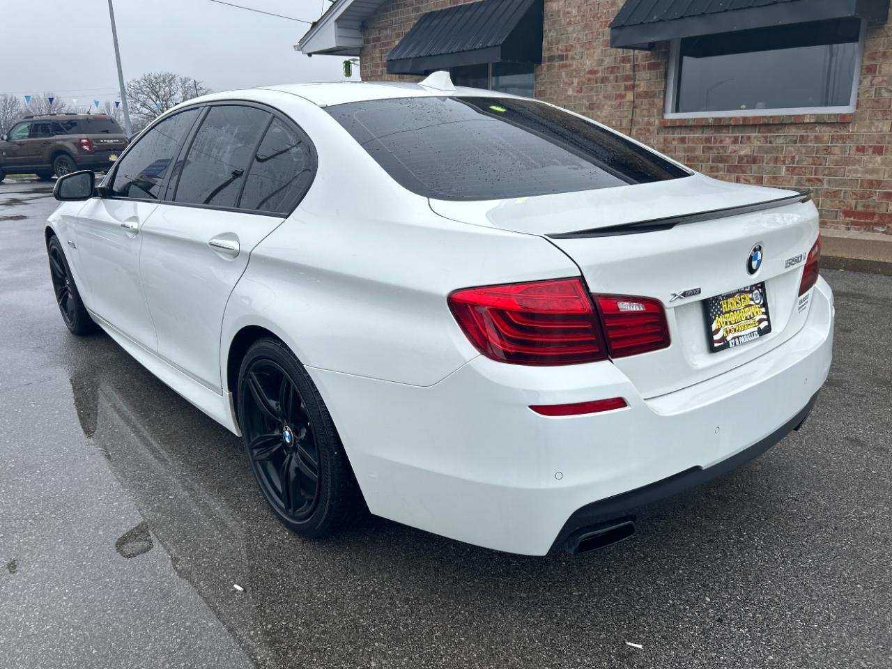 BMW 5 Series 4dr Sdn 550i xDrive AWD 2016