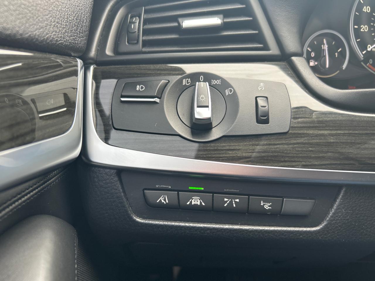 BMW 5 Series 4dr Sdn 550i xDrive AWD 2016