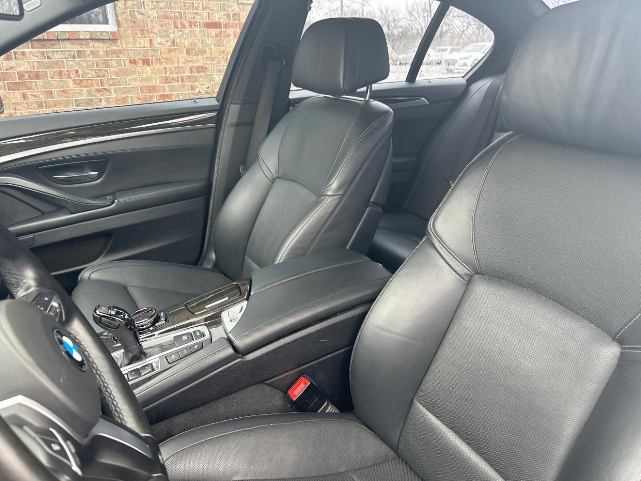 BMW 5 Series 4dr Sdn 550i xDrive AWD 2016