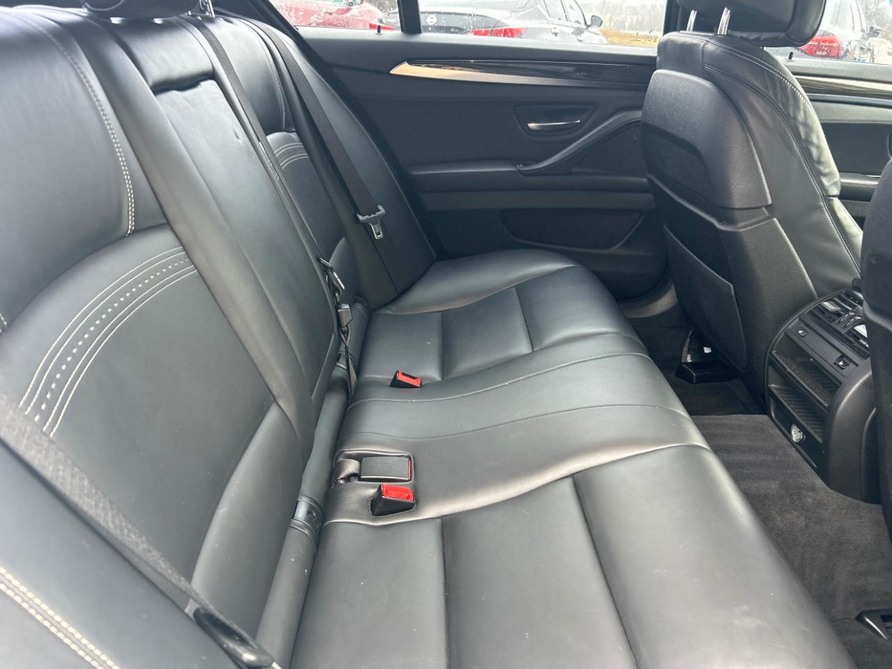 BMW 5 Series 4dr Sdn 550i xDrive AWD 2016