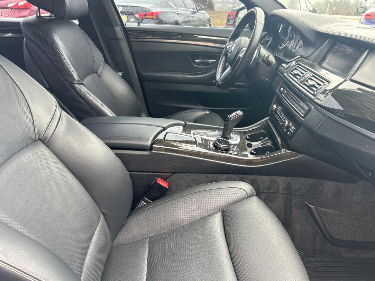 BMW 5 Series 4dr Sdn 550i xDrive AWD 2016