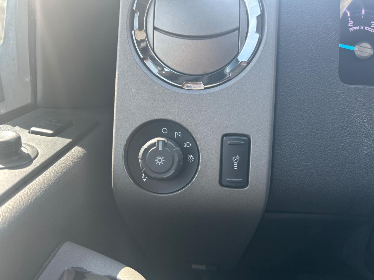 Ford Super Duty F-250 SRW 4WD Crew Cab 156" XL 2012