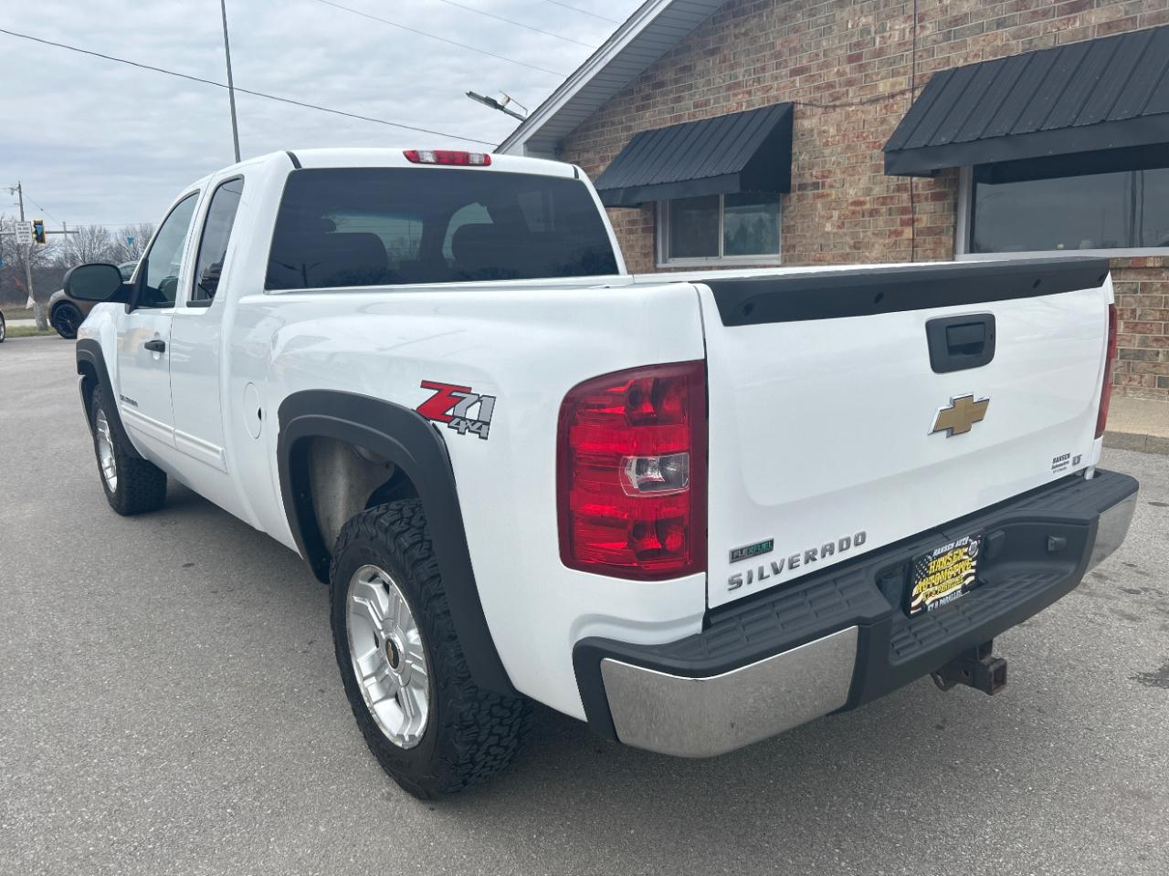 Chevrolet Silverado 1500 4WD Ext Cab 143.5" LT 2011