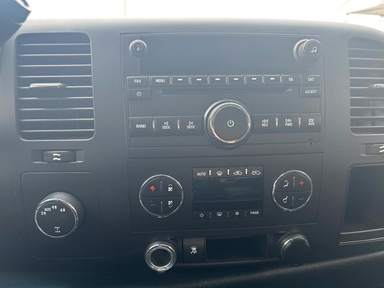 Chevrolet Silverado 1500 4WD Ext Cab 143.5" LT 2011