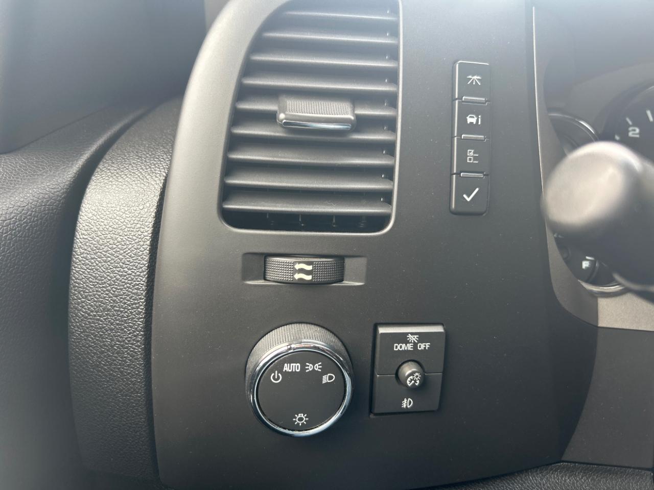 Chevrolet Silverado 1500 4WD Ext Cab 143.5" LT 2011