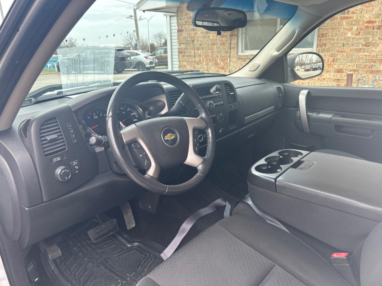 Chevrolet Silverado 1500 4WD Ext Cab 143.5" LT 2011