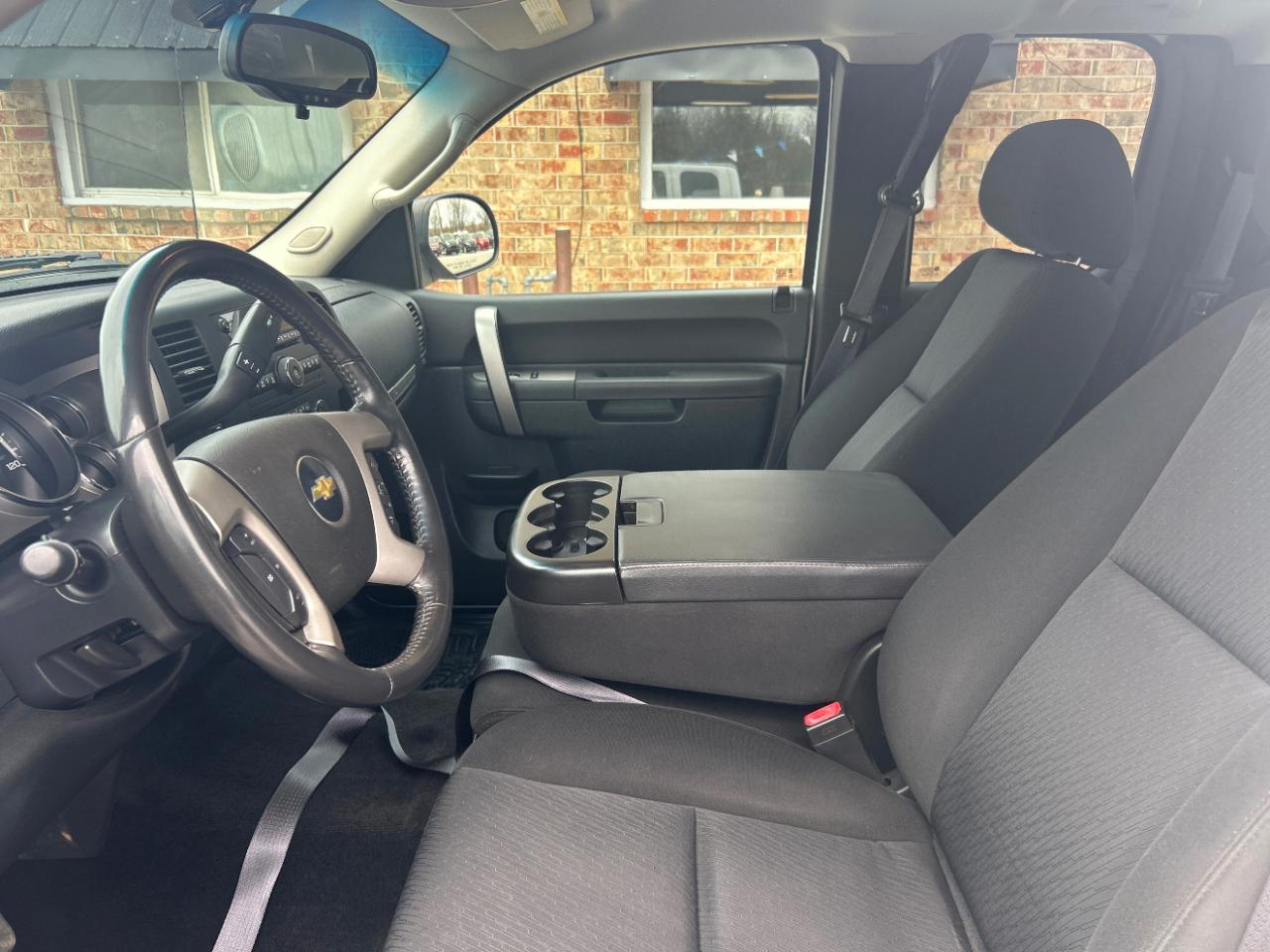 Chevrolet Silverado 1500 4WD Ext Cab 143.5" LT 2011