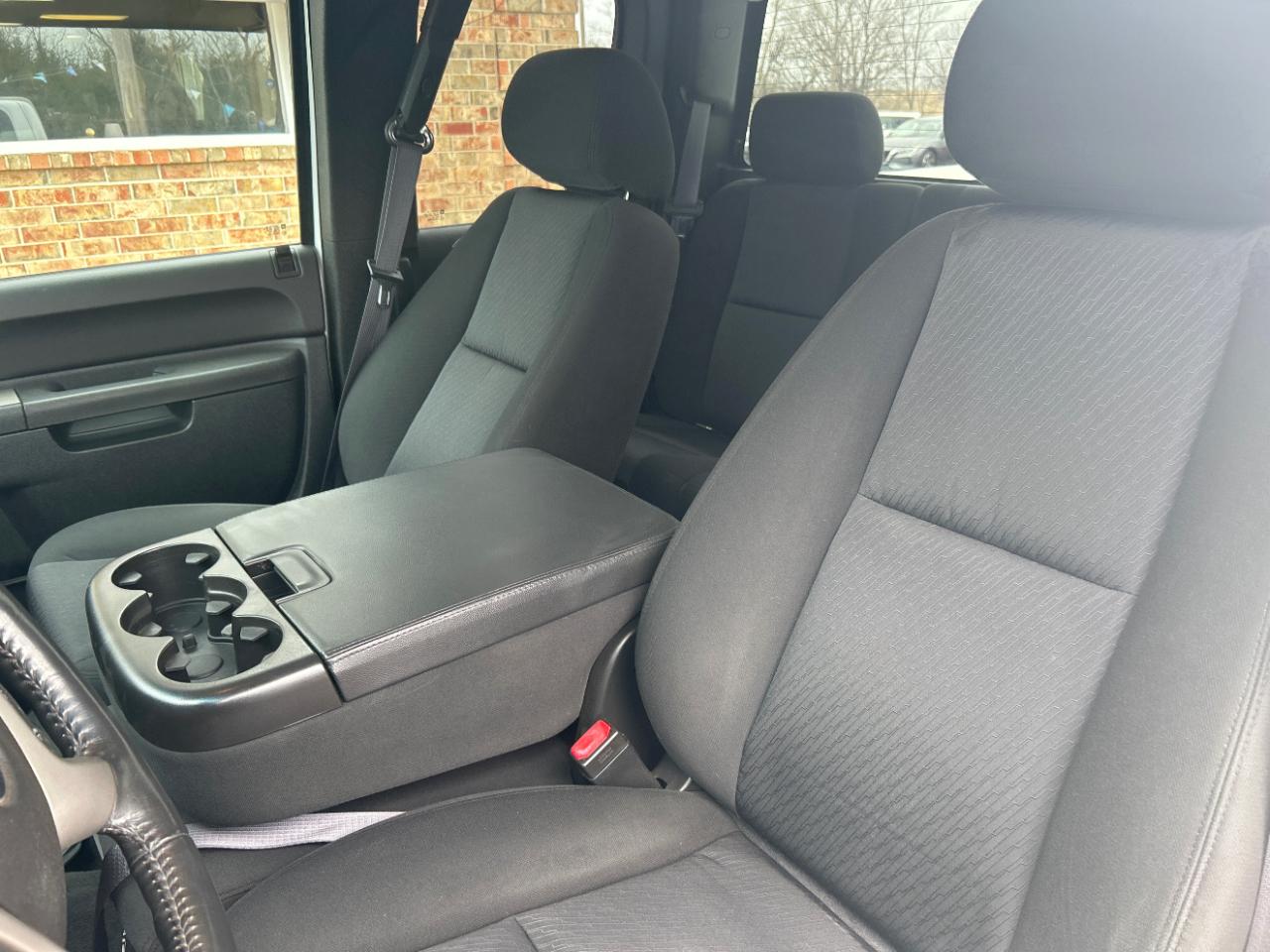 Chevrolet Silverado 1500 4WD Ext Cab 143.5" LT 2011