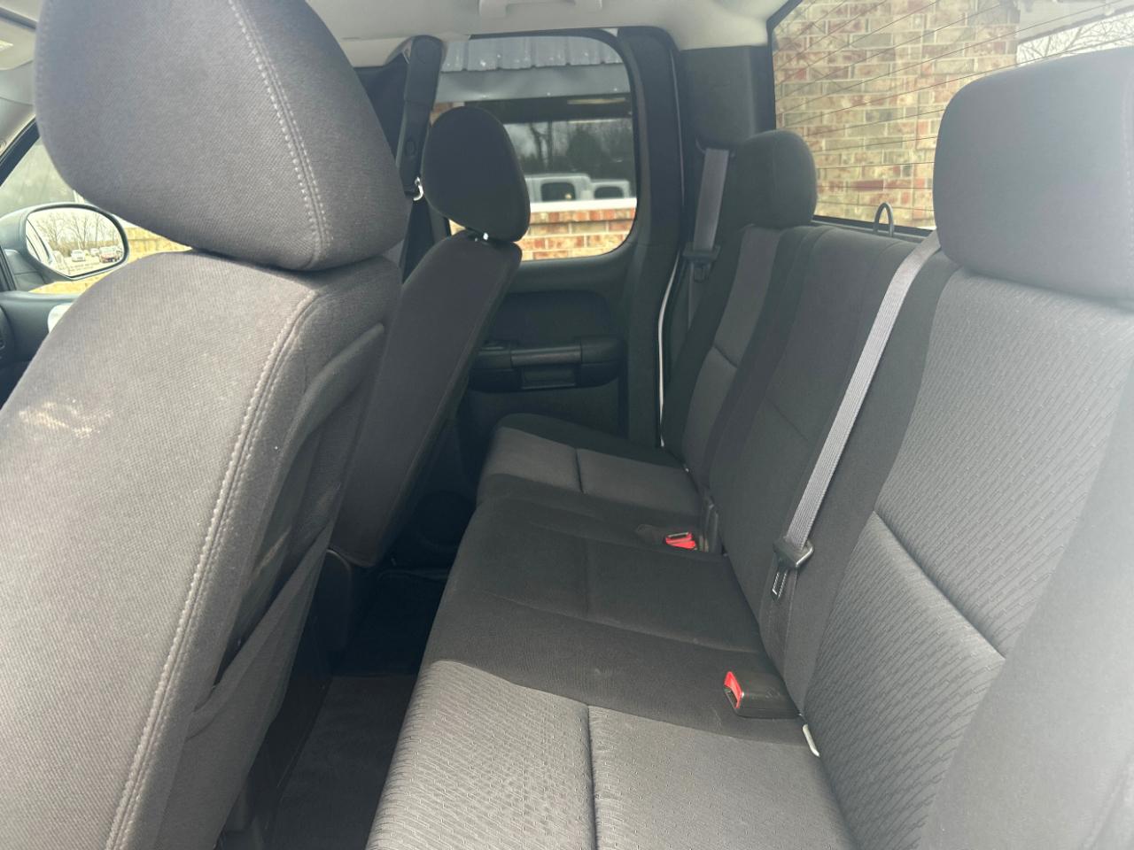 Chevrolet Silverado 1500 4WD Ext Cab 143.5" LT 2011