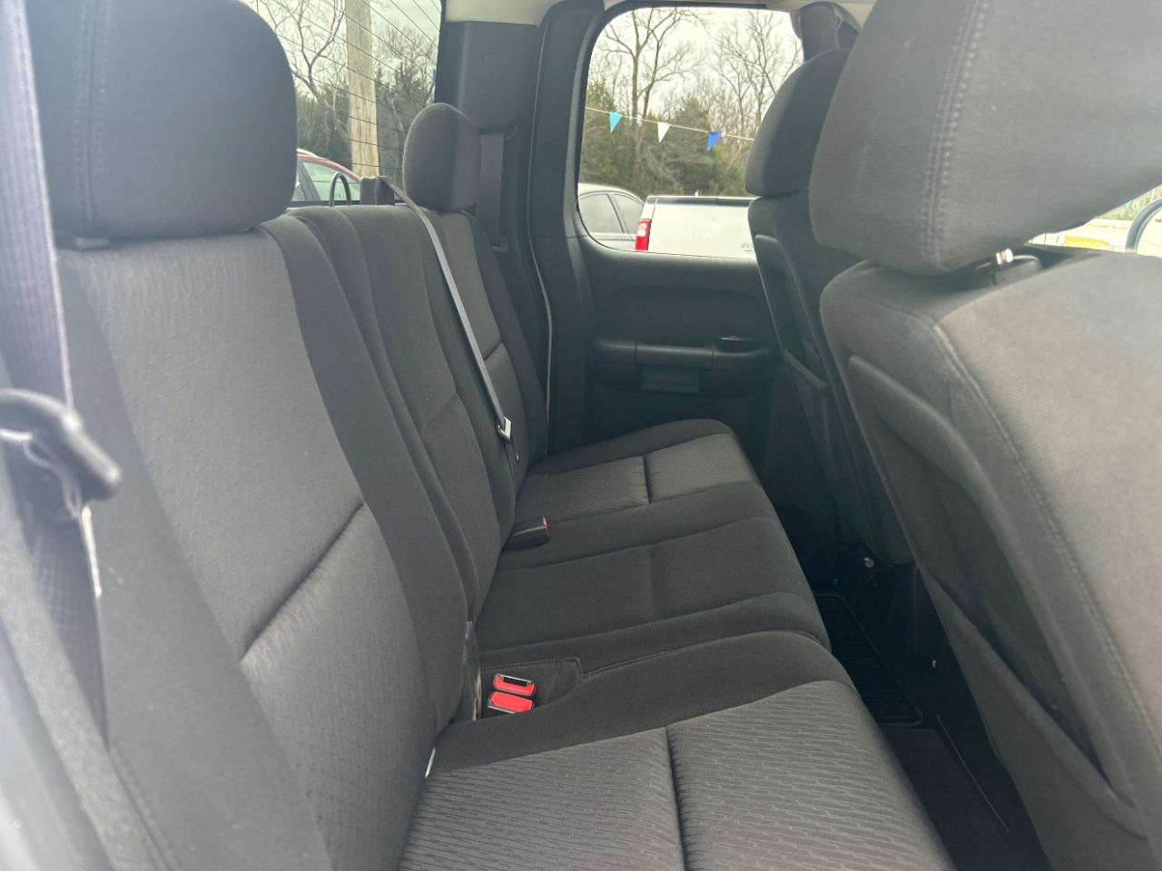 Chevrolet Silverado 1500 4WD Ext Cab 143.5" LT 2011