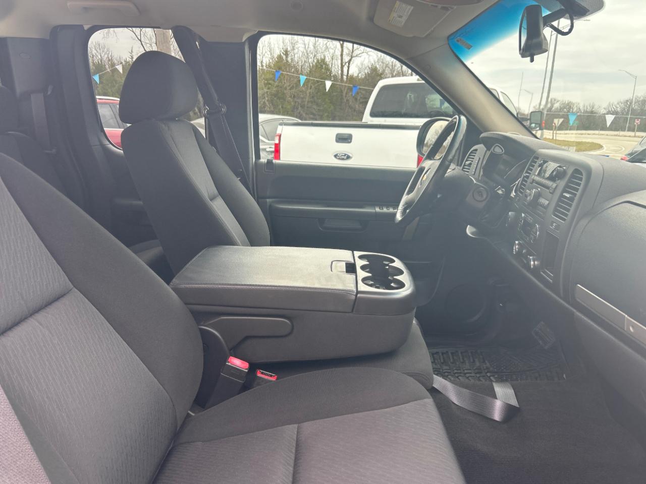 Chevrolet Silverado 1500 4WD Ext Cab 143.5" LT 2011