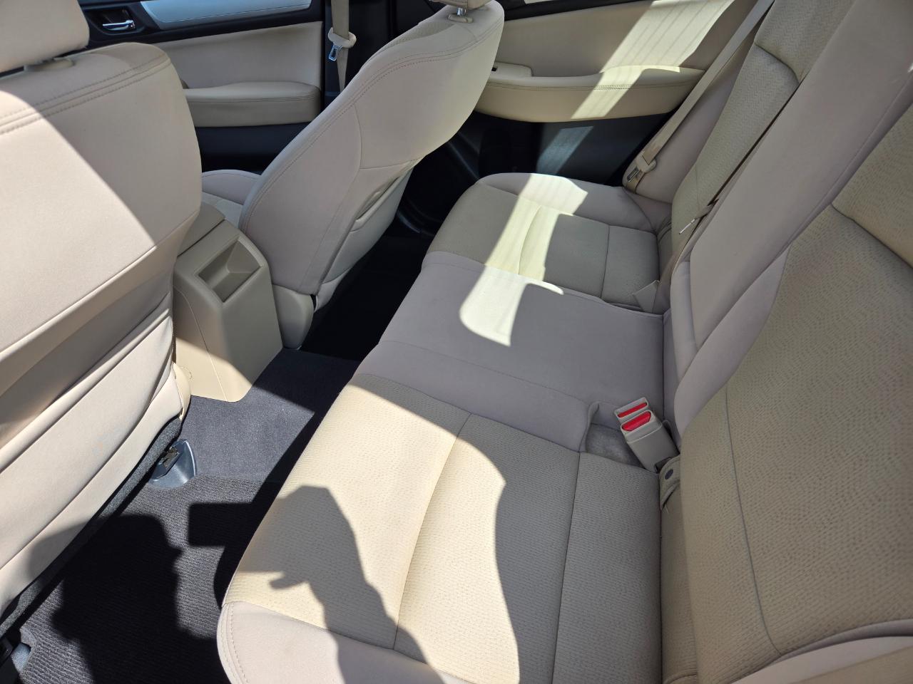 Subaru Legacy 4dr Sdn 2.5i Premium 2015