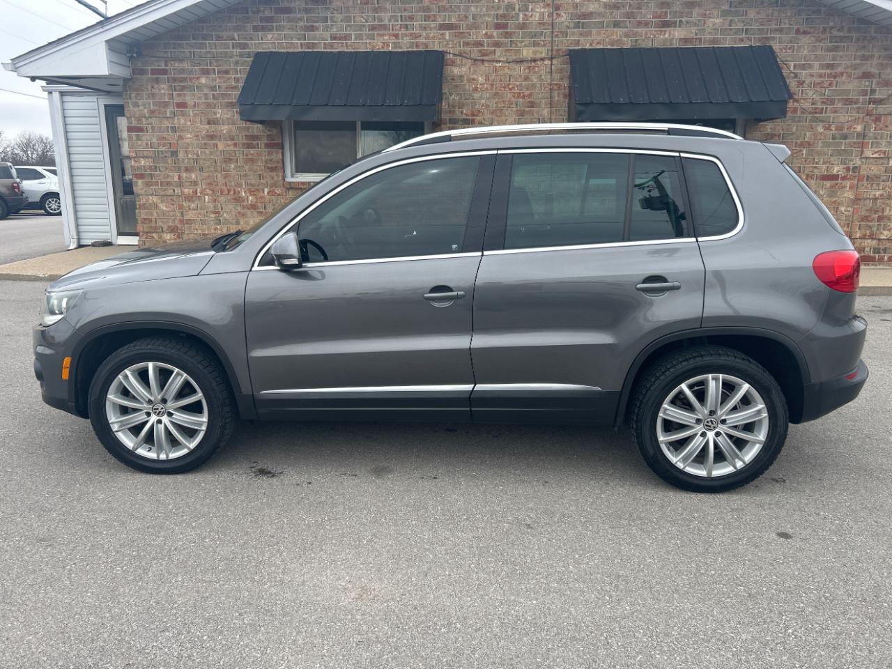 Volkswagen Tiguan 2WD 4dr Auto S 2012