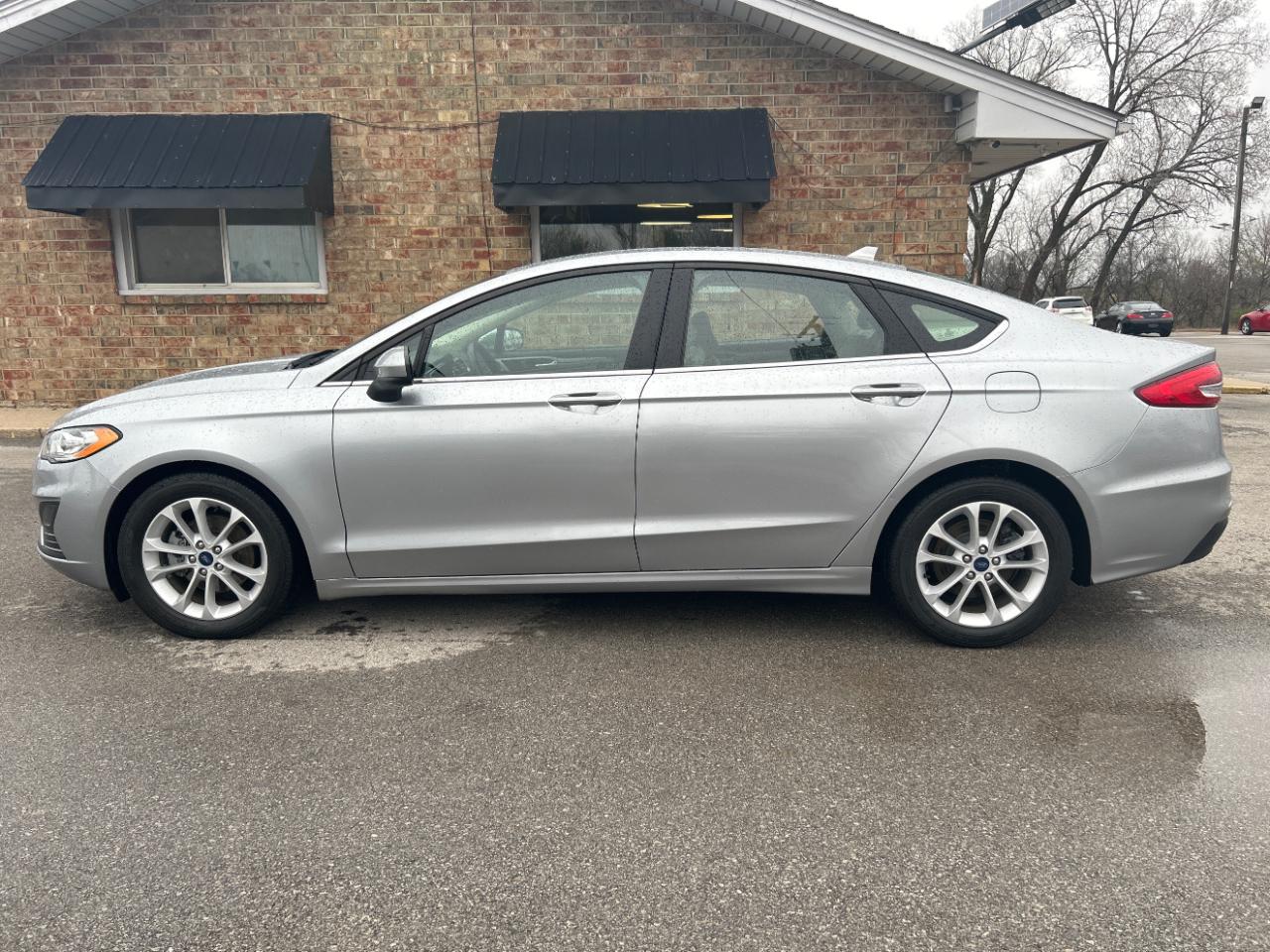 Ford Fusion SE FWD 2020
