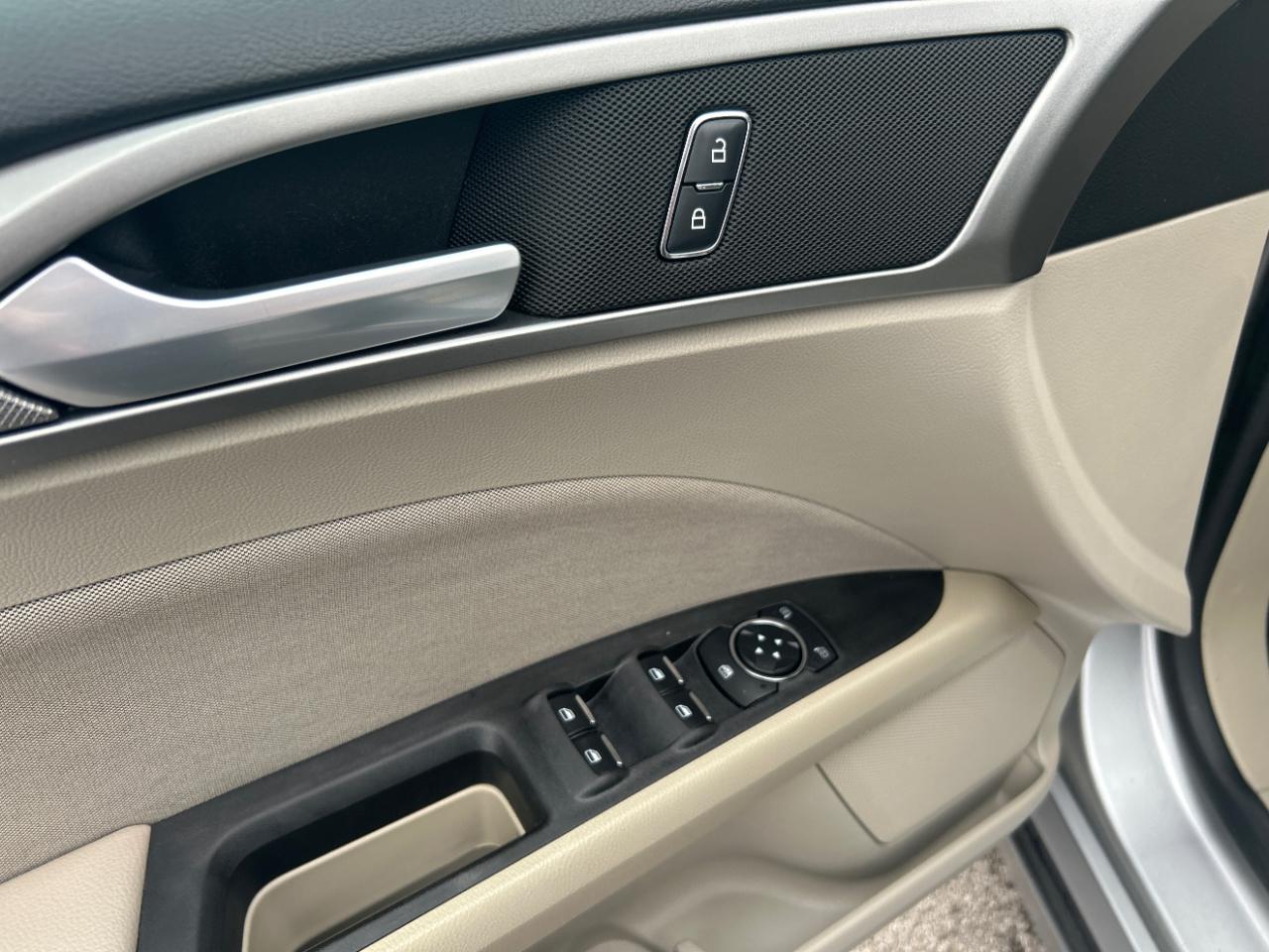 Ford Fusion SE FWD 2020