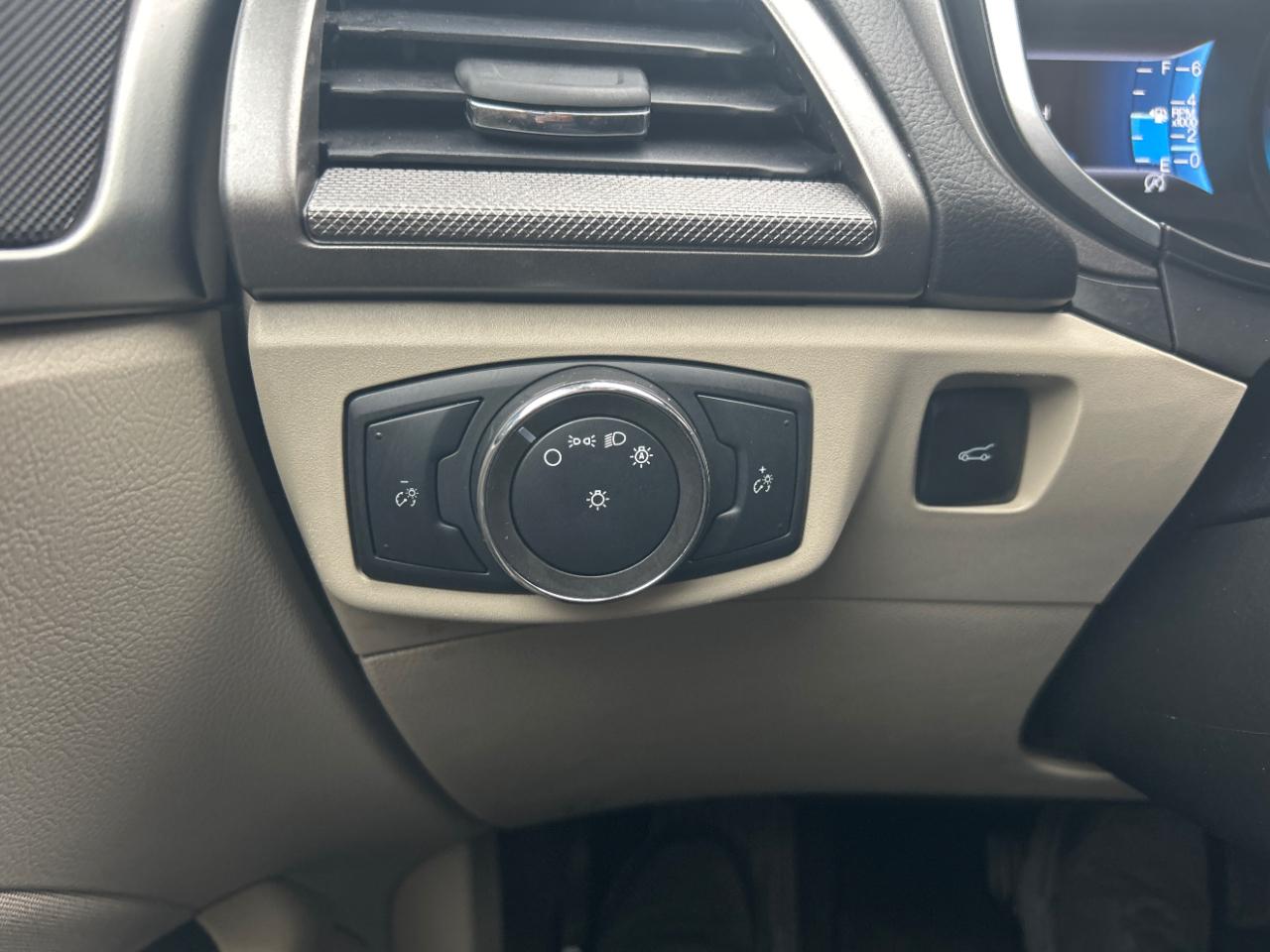 Ford Fusion SE FWD 2020