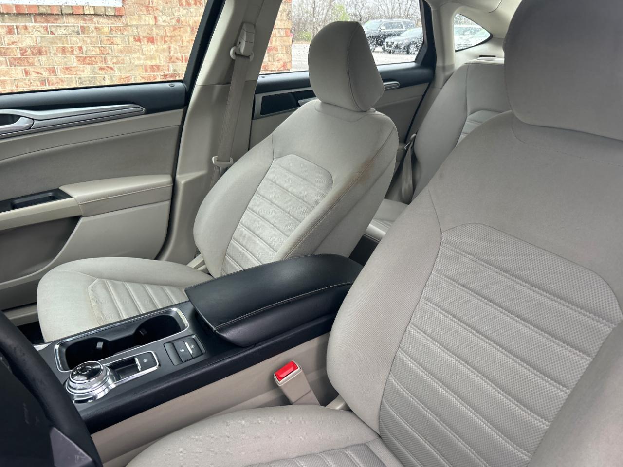 Ford Fusion SE FWD 2020