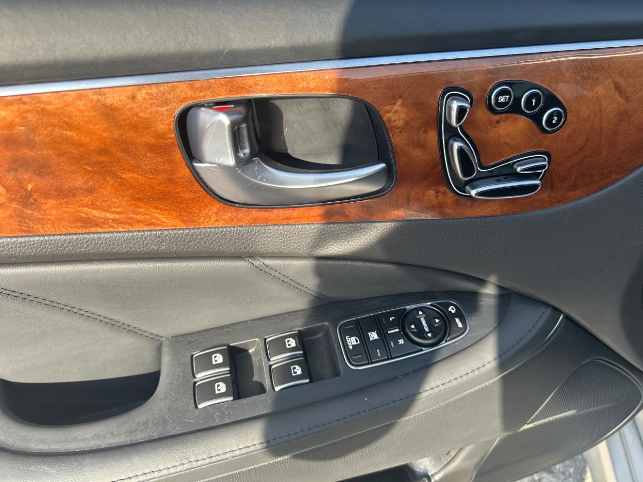 Hyundai Equus 4dr Sdn Signature 2014