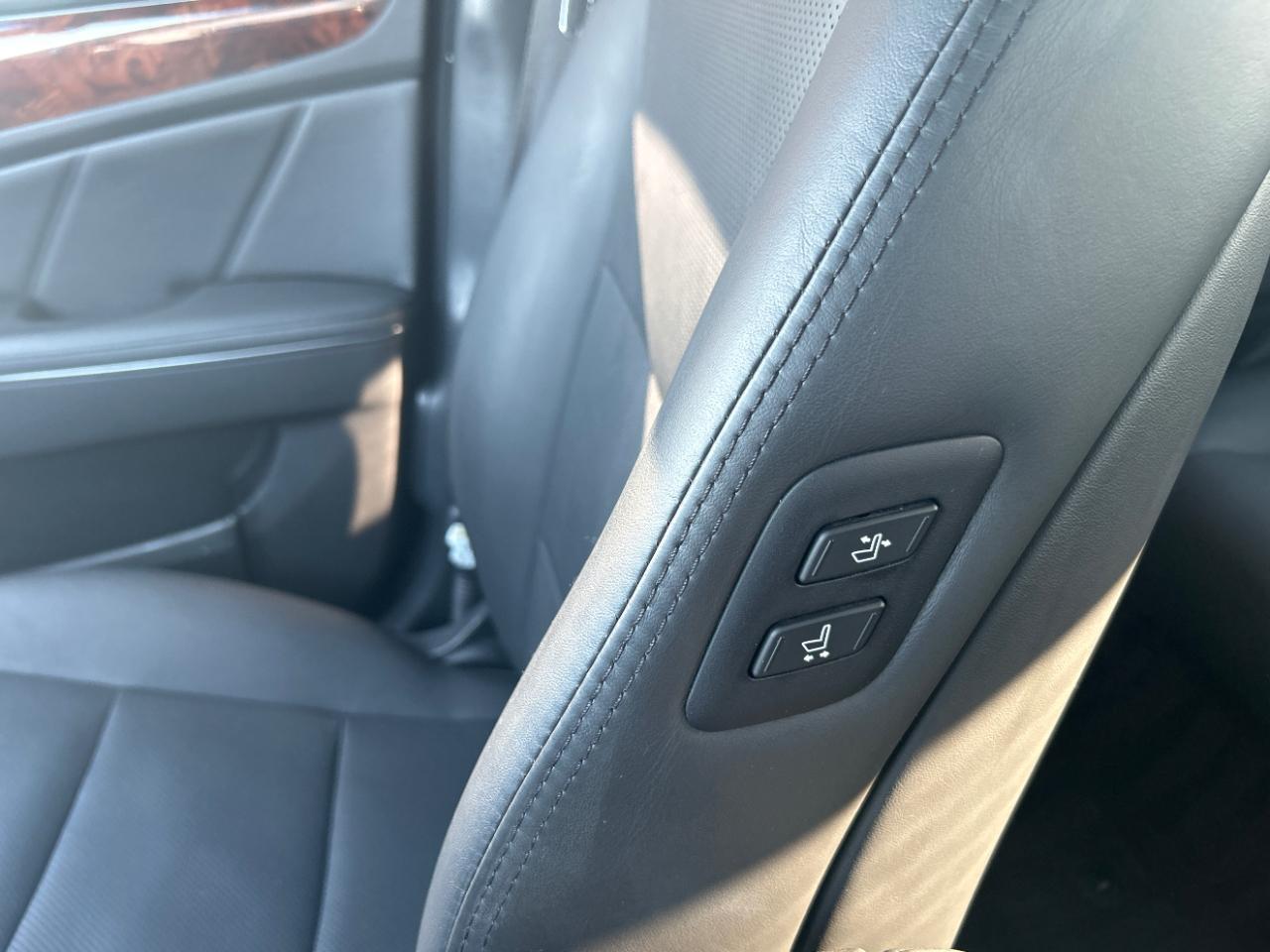 Hyundai Equus 4dr Sdn Signature 2014